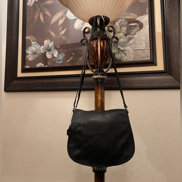 Giani Bernini please check all picture of condition - Picture 4 of 17